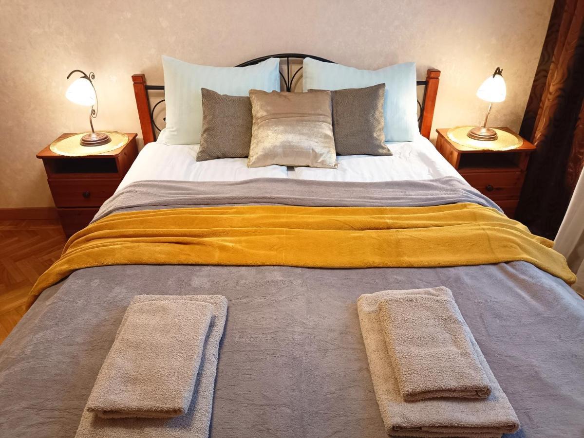Old Town Retreat With Stunning Views 2 Bedroom Apartment Nearby The Church Of Saint Peter Ryga Zewnętrze zdjęcie