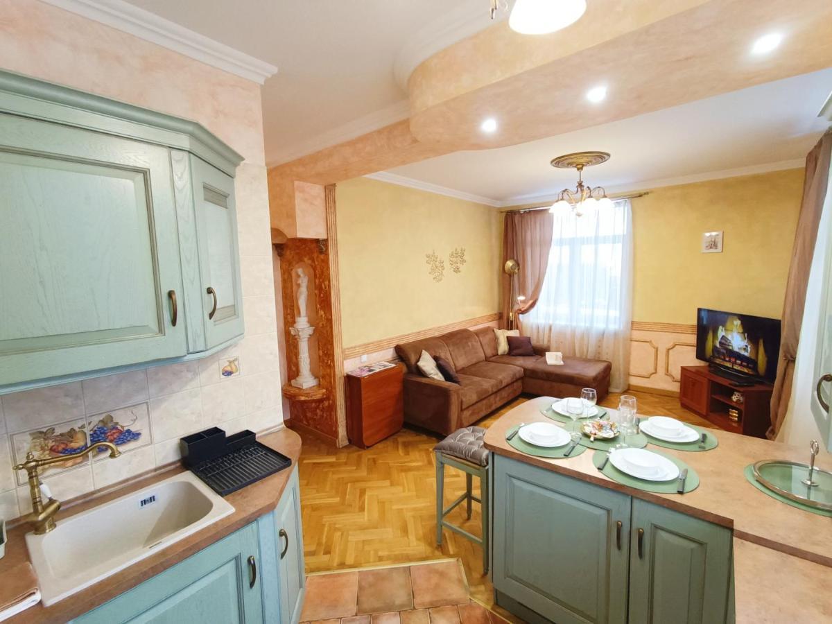 Old Town Retreat With Stunning Views 2 Bedroom Apartment Nearby The Church Of Saint Peter Ryga Zewnętrze zdjęcie