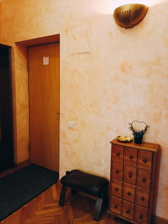 Old Town Retreat With Stunning Views 2 Bedroom Apartment Nearby The Church Of Saint Peter Ryga Zewnętrze zdjęcie