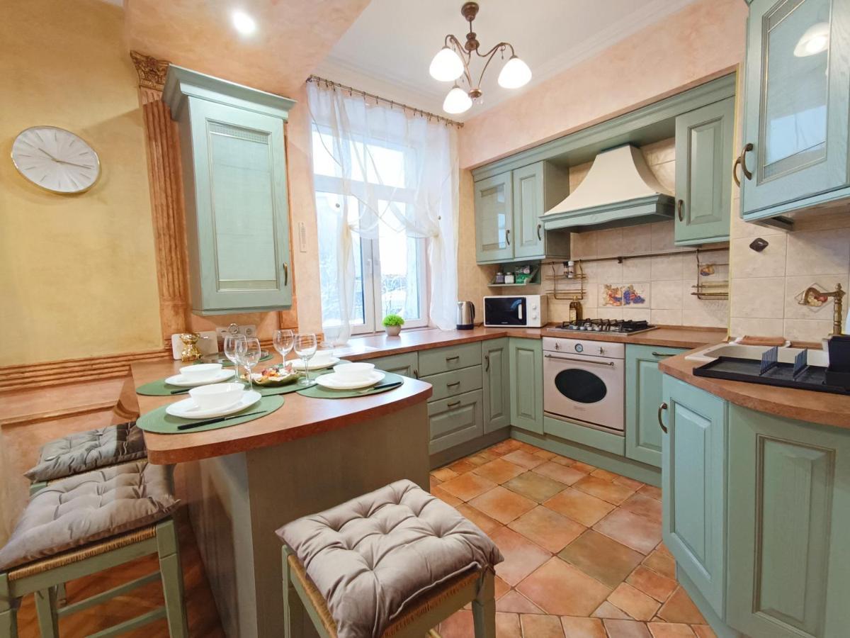 Old Town Retreat With Stunning Views 2 Bedroom Apartment Nearby The Church Of Saint Peter Ryga Zewnętrze zdjęcie